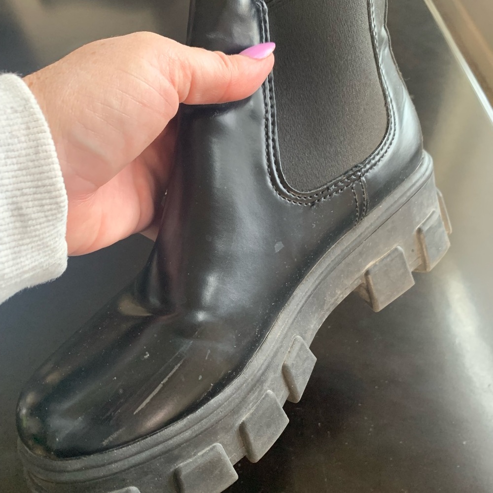 Black boots lightly worn tons of life left. Worn a few times